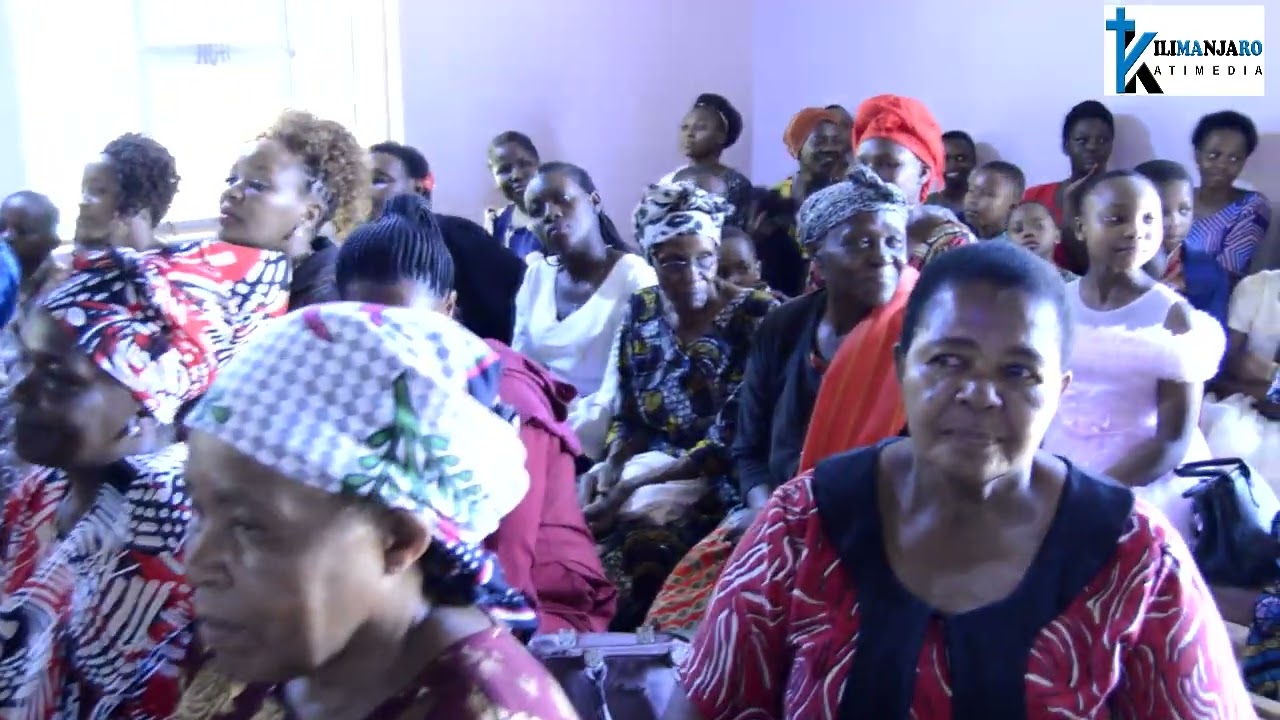MWNJ.  FRED F.  FOYA AINGIZWA KAZINI NA MKUU WA JIMBO KIL.  KATI MCH  JAVASON MREMA.