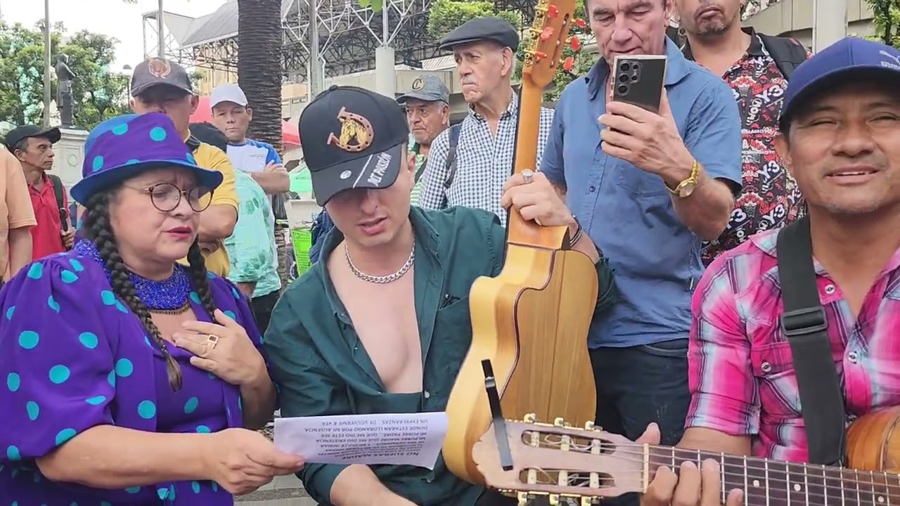 No sufras madre - Mauricio Arcila Ft. La Reina Del Parque Berrio 