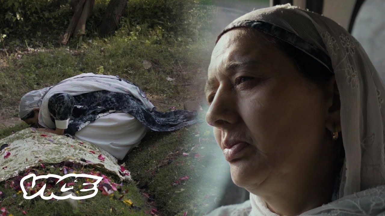 A Militant's Mother Travels 60km To See Her Son's Grave in Kashmir | COVID-19