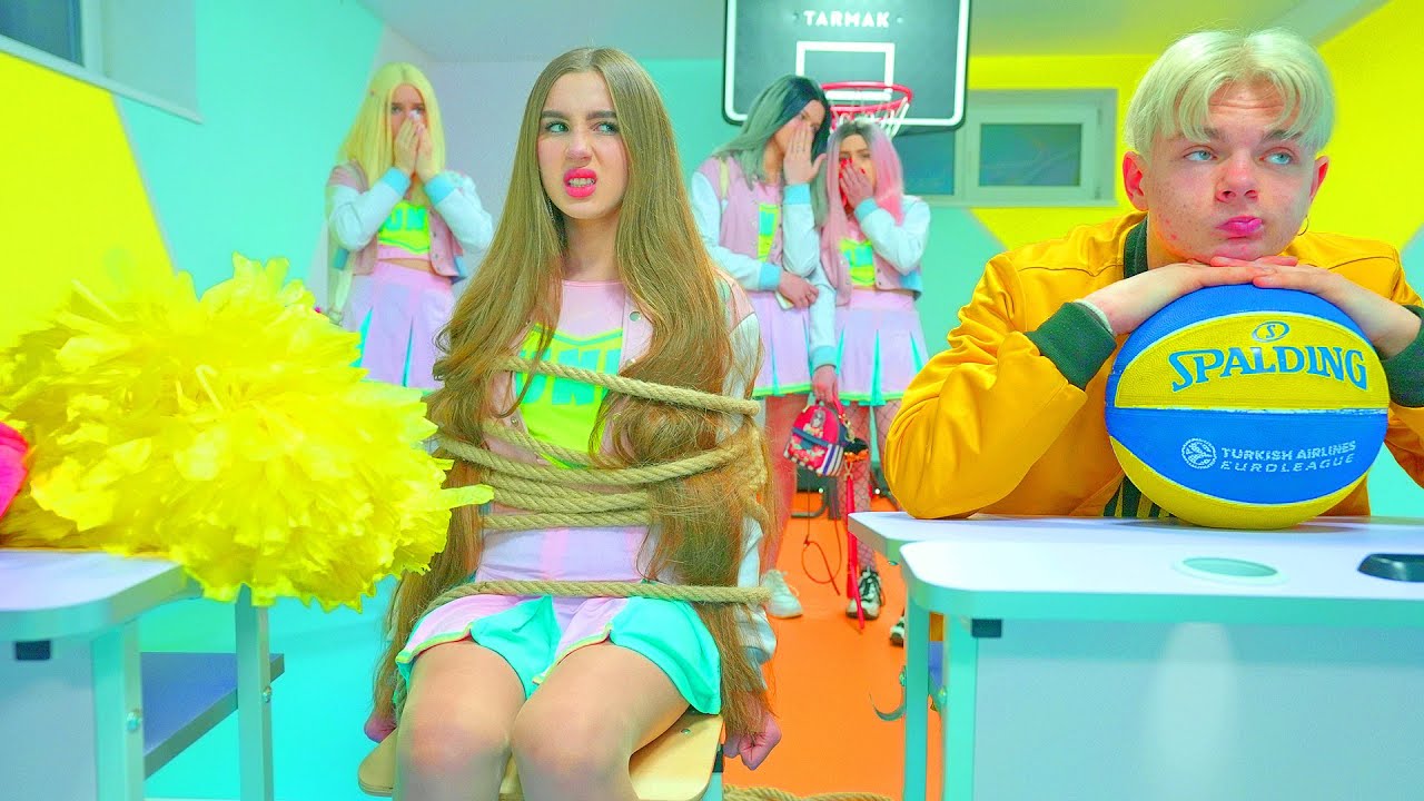 ¡Smile está sorprendida por Diana! ¿Qué hizo Diana la rebelde en la escuela de Cheerleaders?