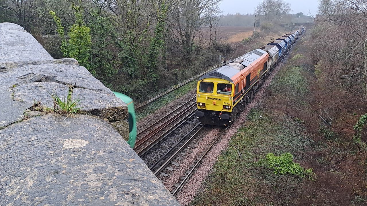Trains At Mill Lane Bridge, Bedhampton, 15-01-2026. 