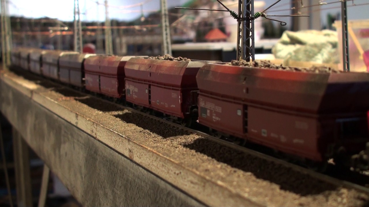 Märklin Modelleisenbahn Anlage 65m²: 2 DB BR 232 Diesel Loks mit ESU sound und 46 Erzwaggone