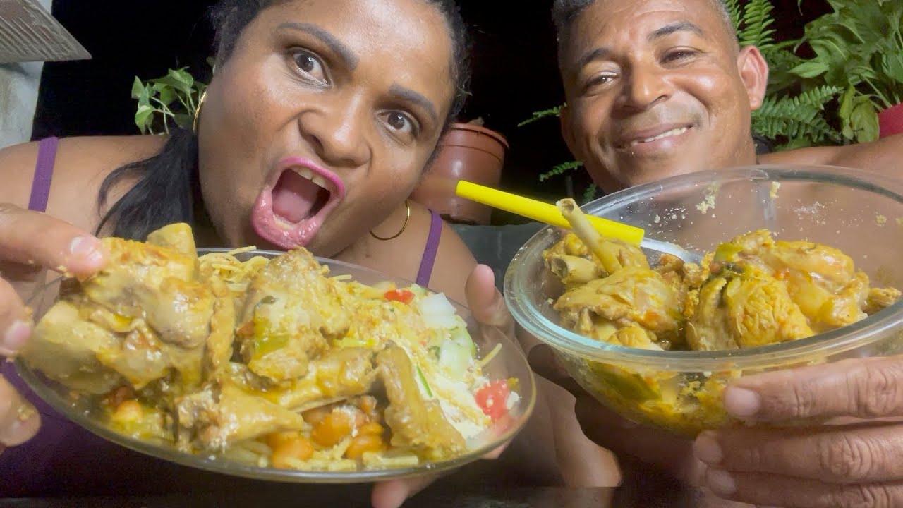 COMENDO ASA DE PERU GUIZADO  FEIJÃO MACARRÃO FARINHA E PIMENTA