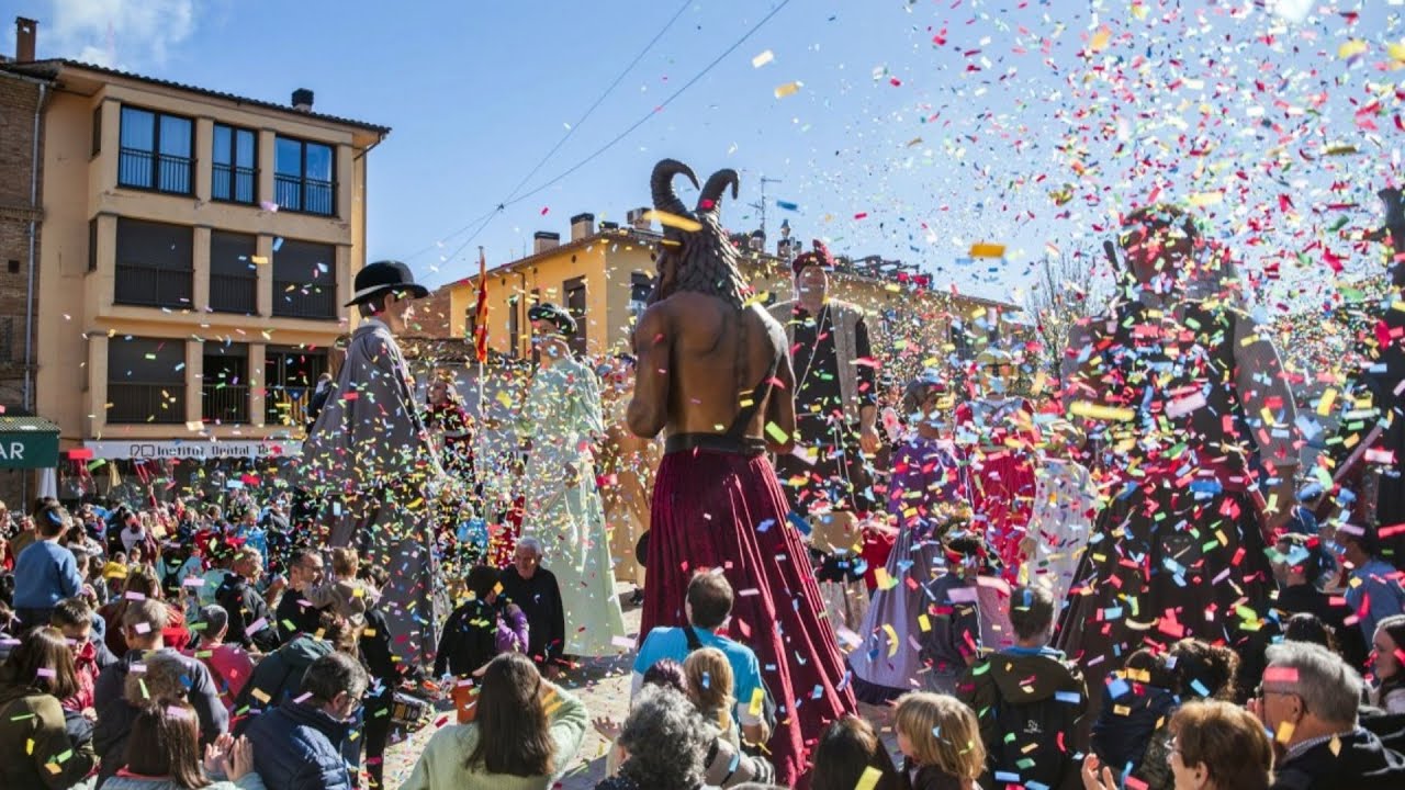 Els gegants osonencs es tornen a trobar a Tona, al cap de tres anys
