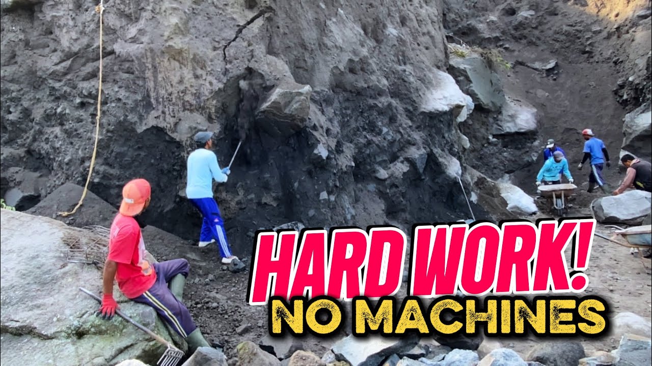 No Machines! Extreme Manual Mining &ndash; Hard Work and High Risk