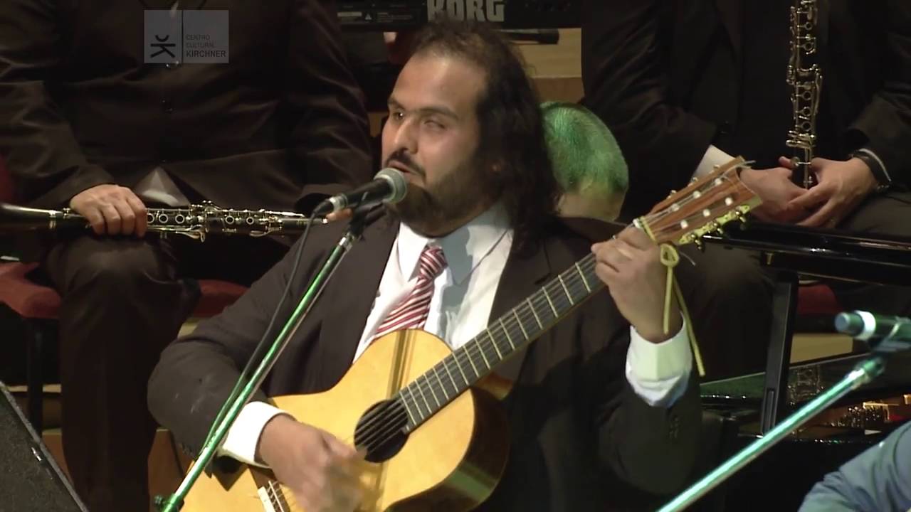 Cristian A. Alderete junto a León Gieco y la Banda Sinfónica de Ciegos -  Canción para Carito (CCK )