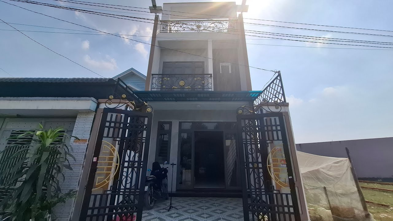 Kề bên Cầu Lớn,Hóc Môn. Nhà 2 lầu ngay chợ,trường,bệnh viện, trung tâm hành chính