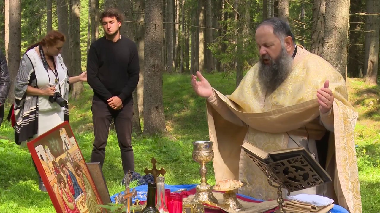 Părintele Gheorghe Colțea săvârșind Sfânta Liturghie la poalele munților Bucegi-29.08.2017!ParteaII