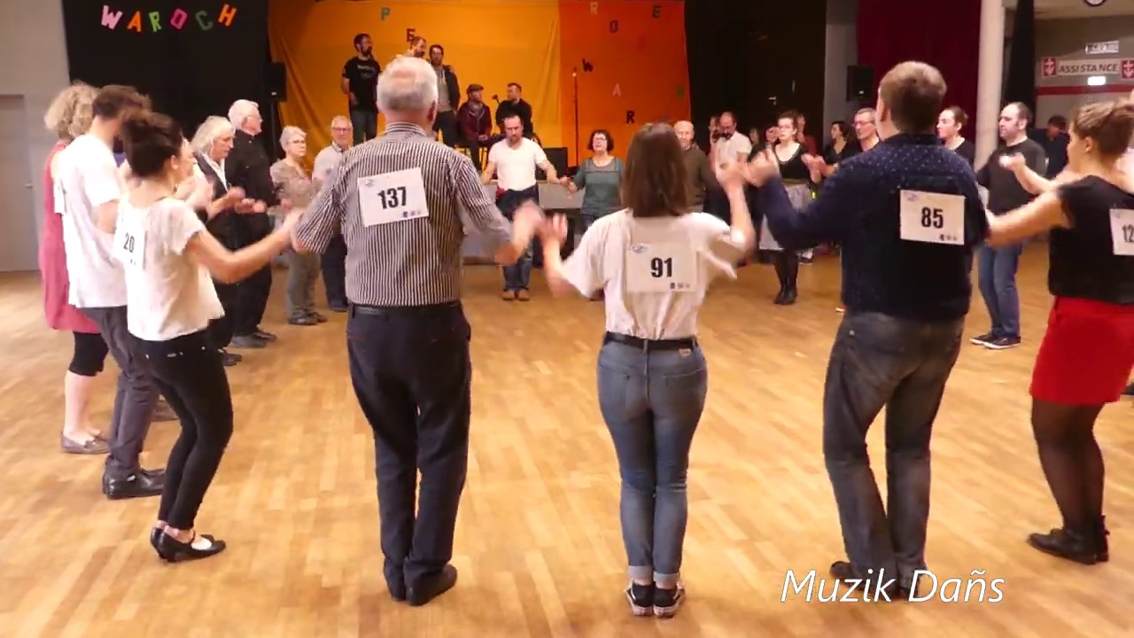 Danse bretonne : Finale Larid&eacute; &agrave; Plescop lors du Roue Waroch 2019