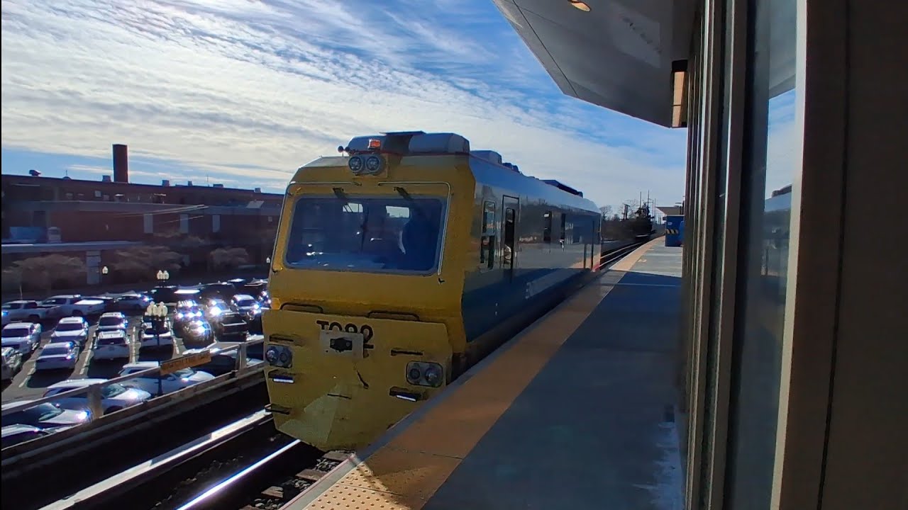 LIRR train 🚊 action + a construction update on Babylon Station #lirr 