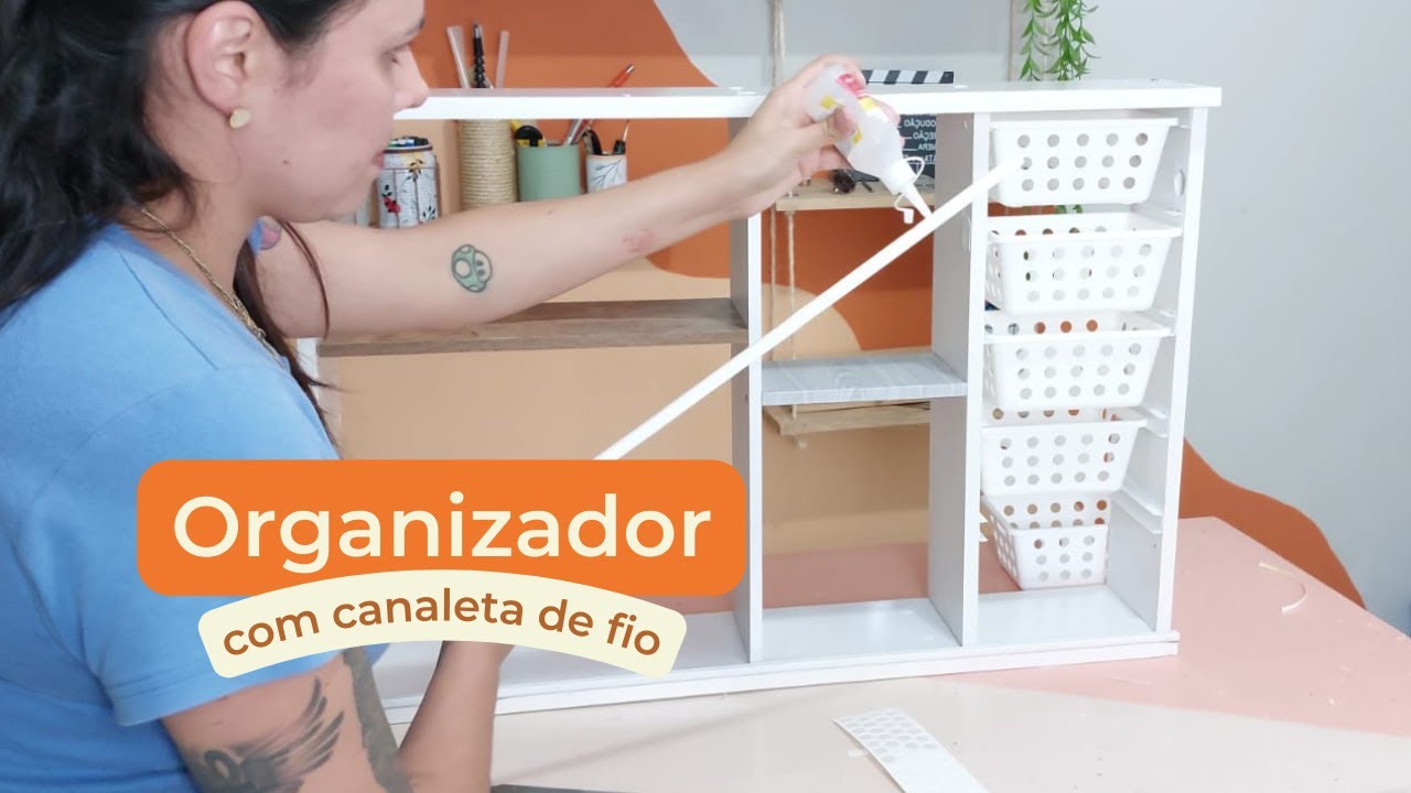 Fiz um organizador com sobra de madeira e canaleta para fio -ESSA IDEIA É INCRIVEL