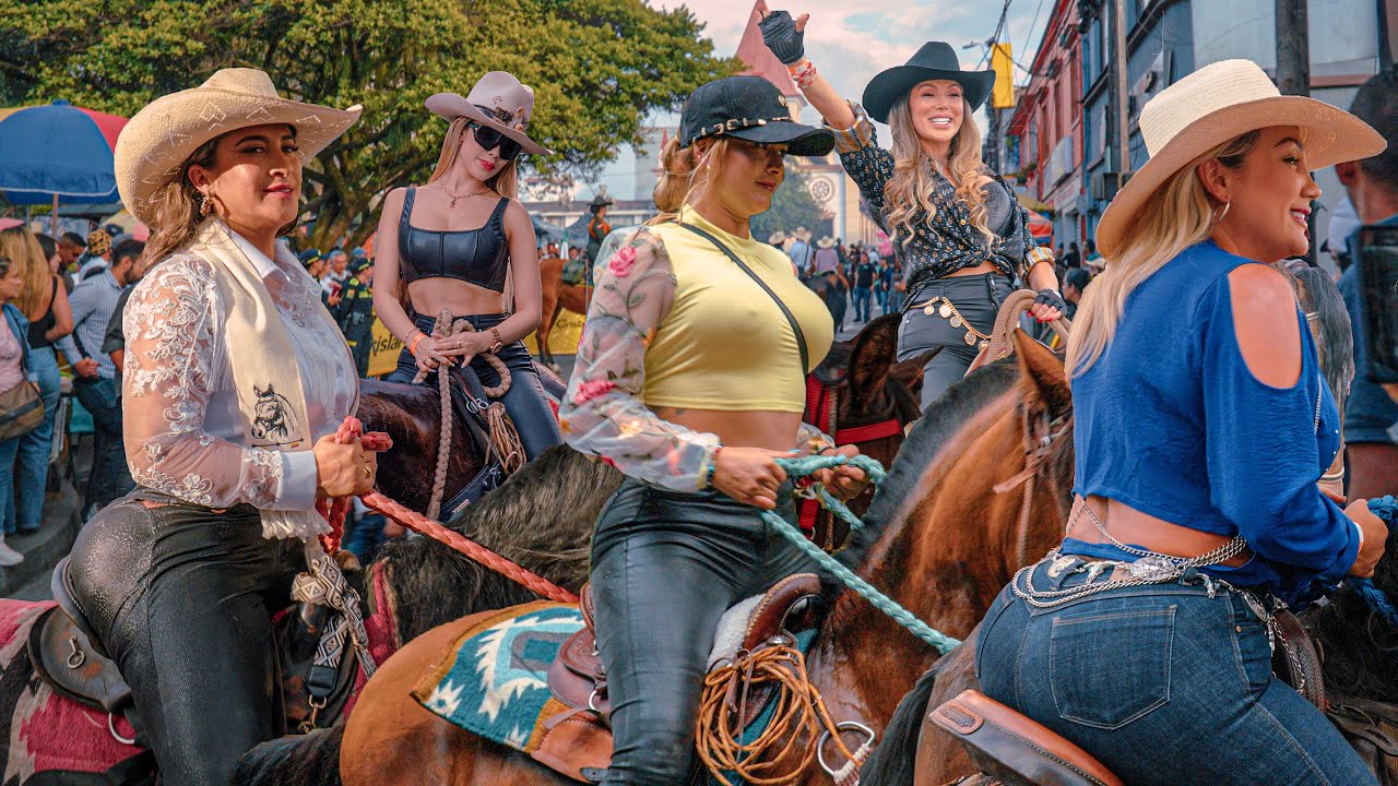 Gran CABALGATA en Villamar&iacute;a - Caldas COLOMBIA 😍 Stunning Women Riding Horses 🐴 Fiestas 2025 🎉