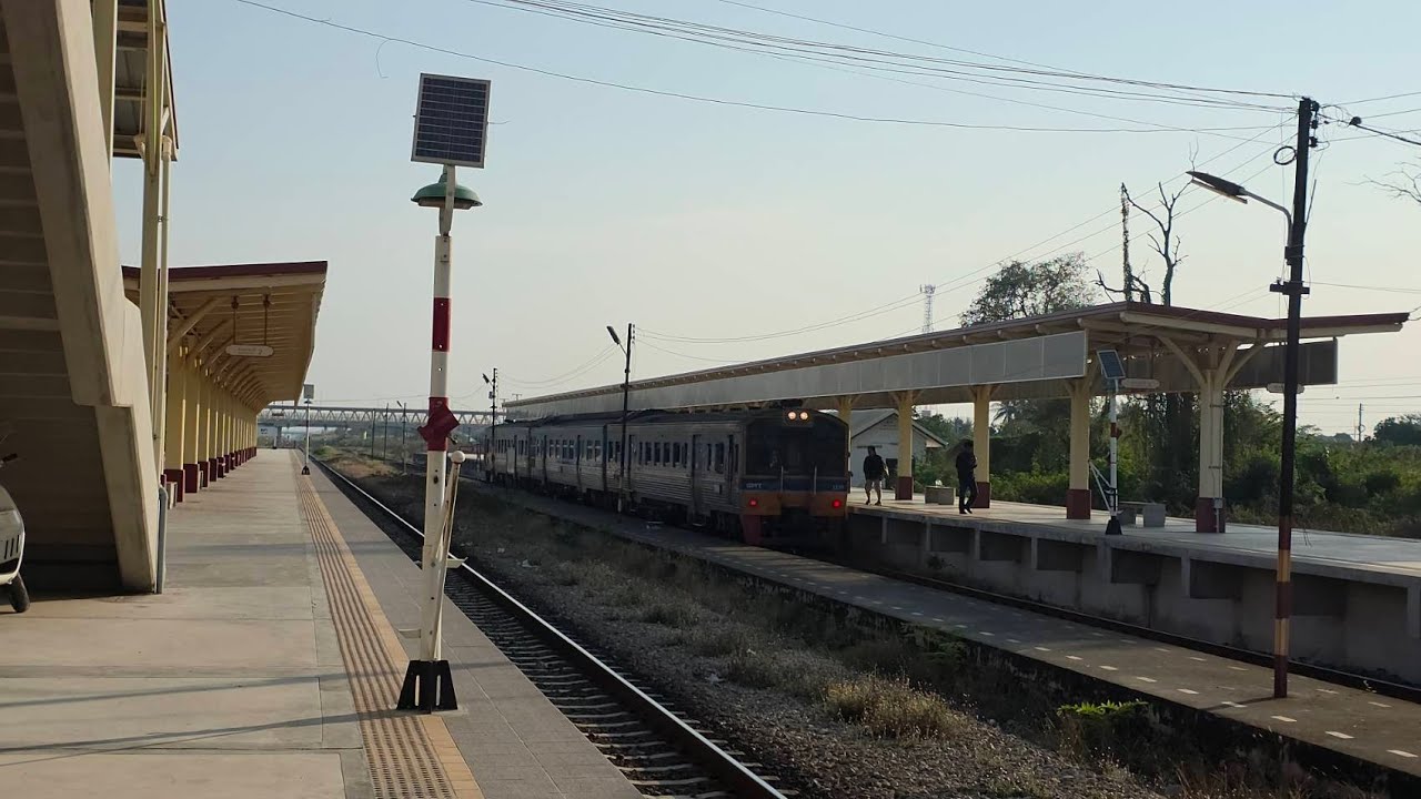 ขบวนนำเที่ยว 912 สป.-กท. จอดสถานีรถไฟชะอำ