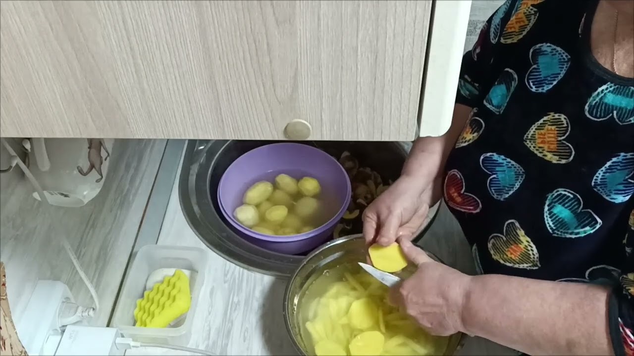 4.02.26.Готовлю жареный картофель с грибами и мясом, и делюсь опытом как я лечила вросшие ногти. 