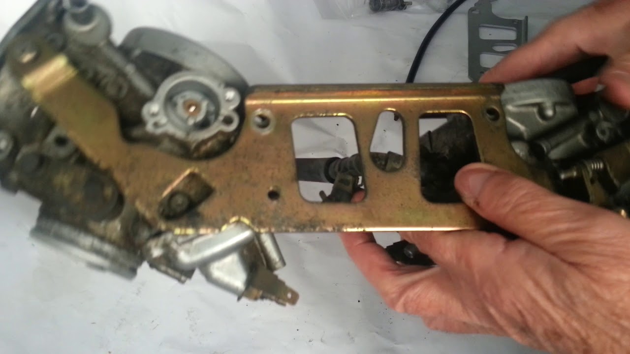 Suzuki SV650S 2002  Carburettor dismantle  (5)  10th November 2017