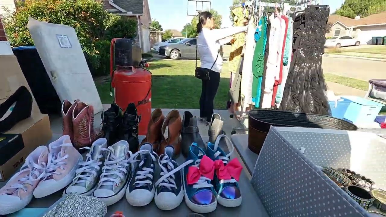 Sabadito de venta de garage￼ yard sale in Texas come on with me 111