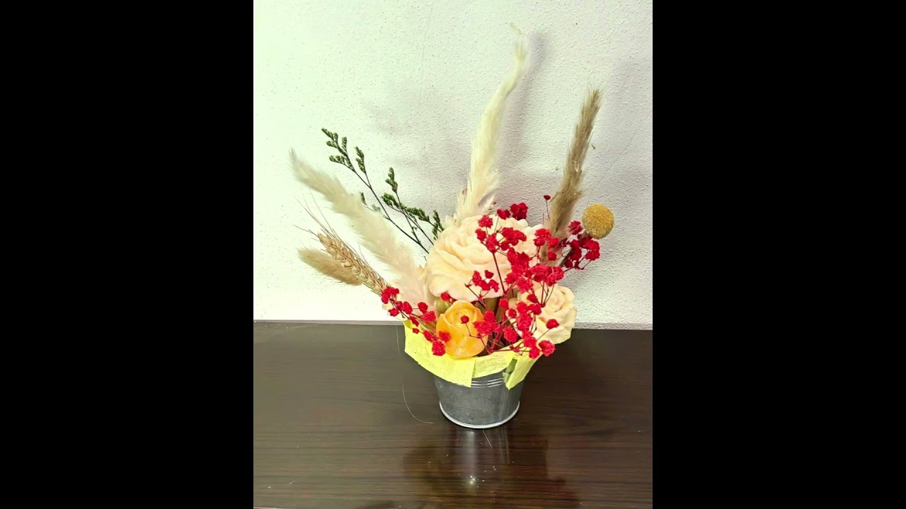 Un piccolo secchiello, un grande racconto di natura e creativit&agrave; 🌾🌸