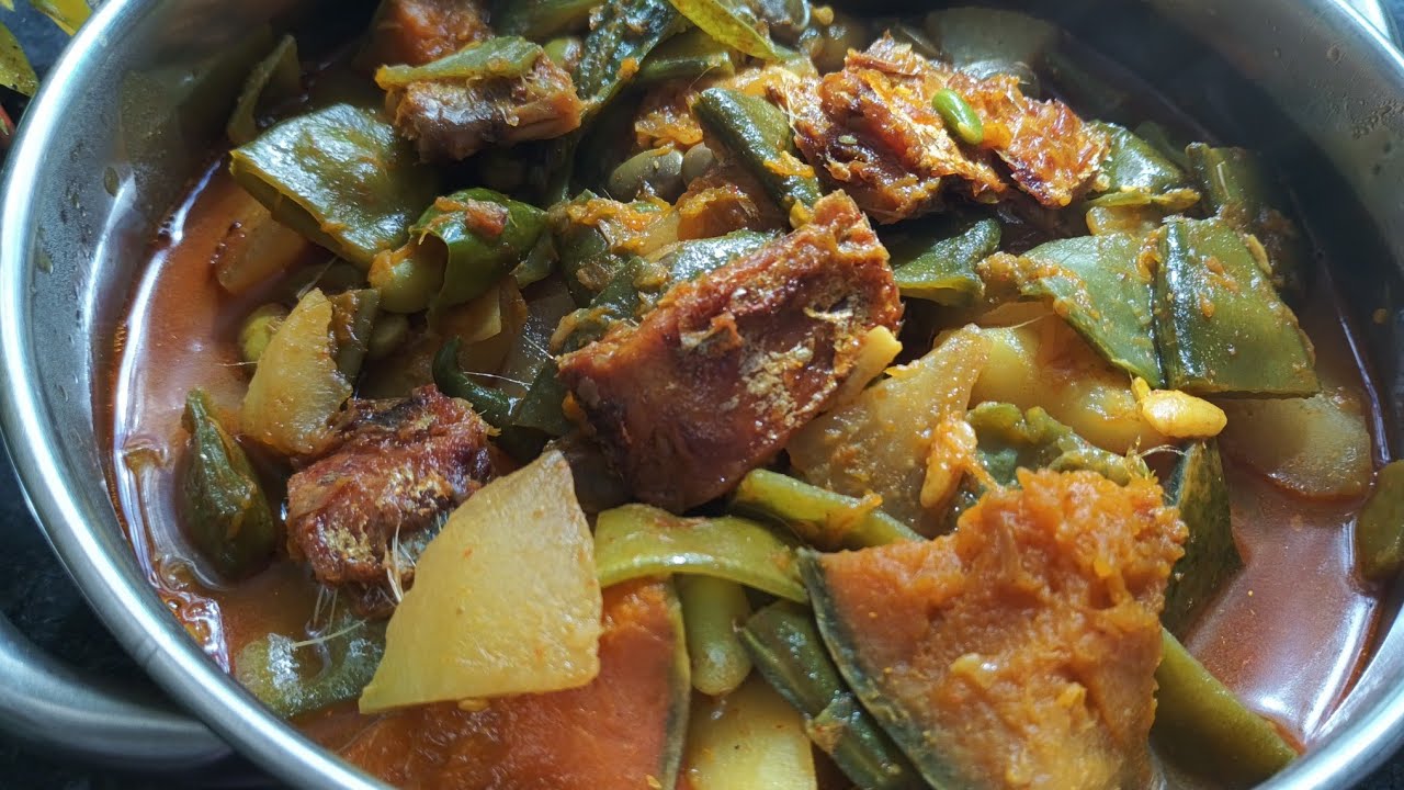 আজ বানিয়েছি নানা রকম সব্জি দিয়ে শুকনা মাছের একটি রেসিপি।