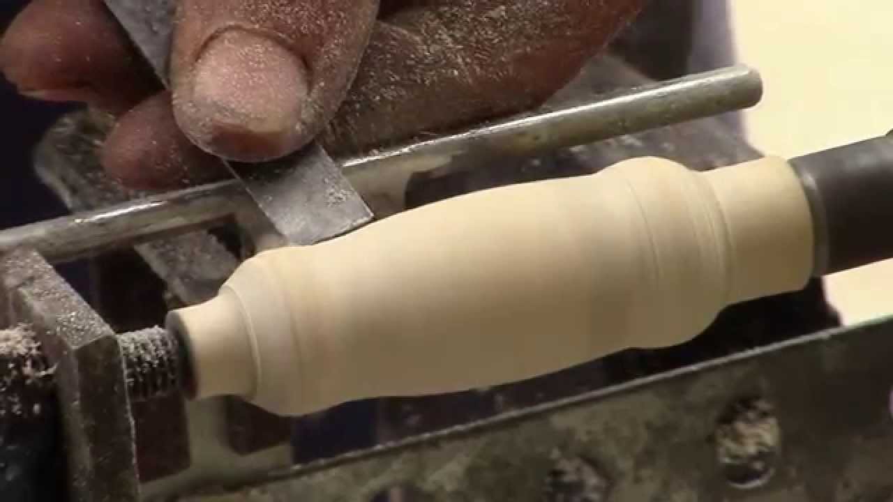 Tornear un mango o cabo, para el formón. ( a handle or turning out for the chisel )