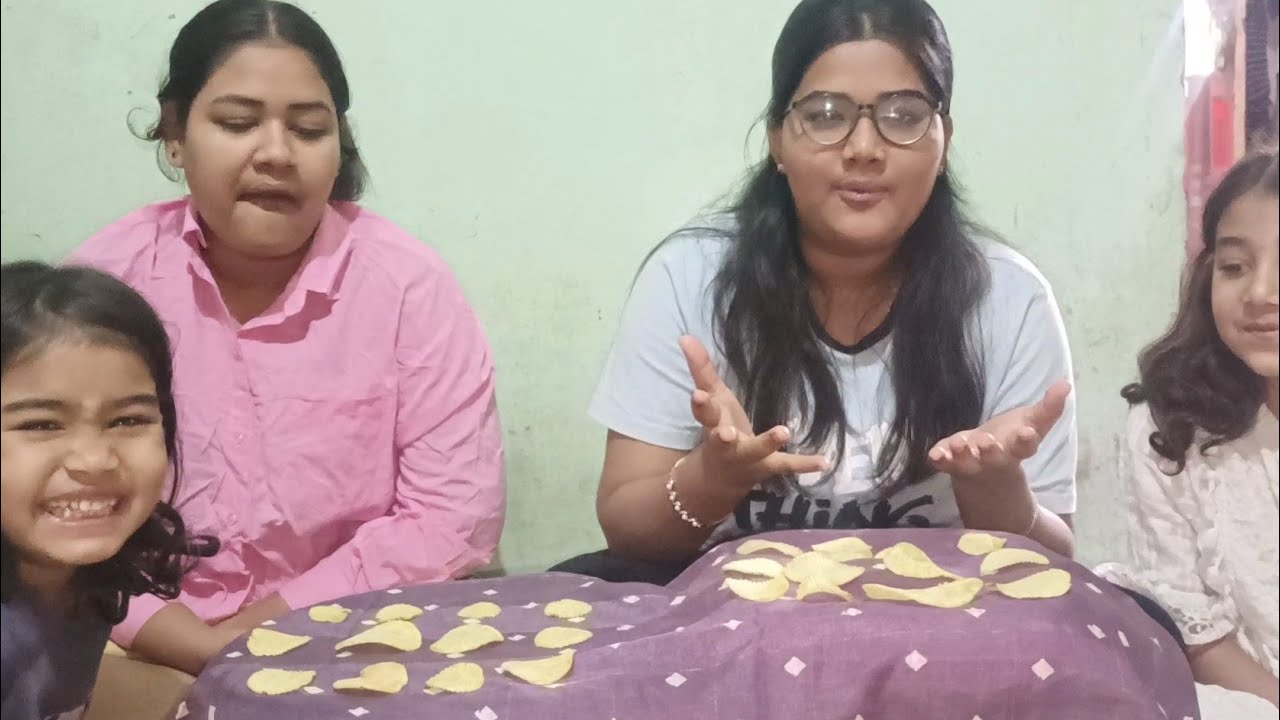 Poison Chips Challenge With My Sister Madhu 🥵 हमने उसमें लगाया लाल मिर्च😯