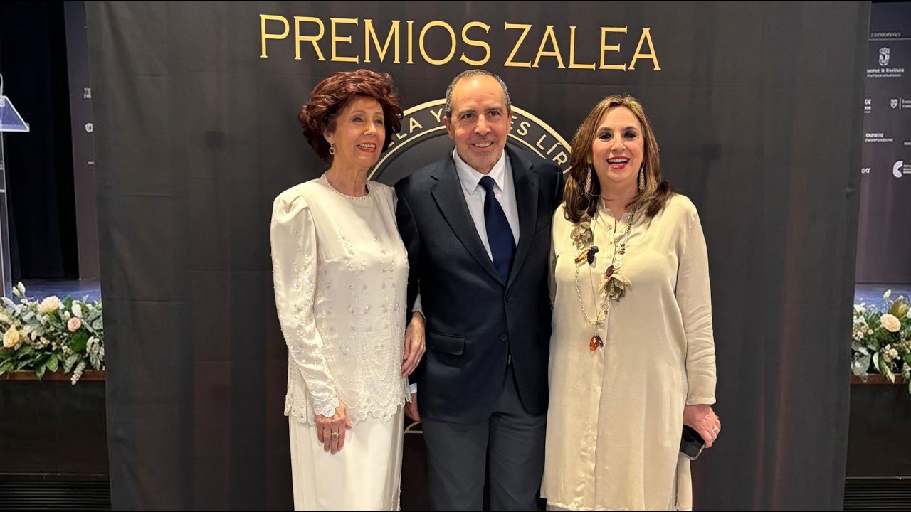Amigos del Arte recibe el premio ZALEA en el Teatro Auditorio Tomás Barrera, en Ciudad Real