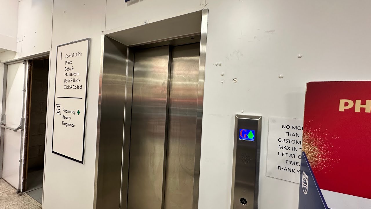 Generic Lift @ Boots The Merry Hill Shopping Centre In Dudley (Failed To Start, Then Out Of Order)