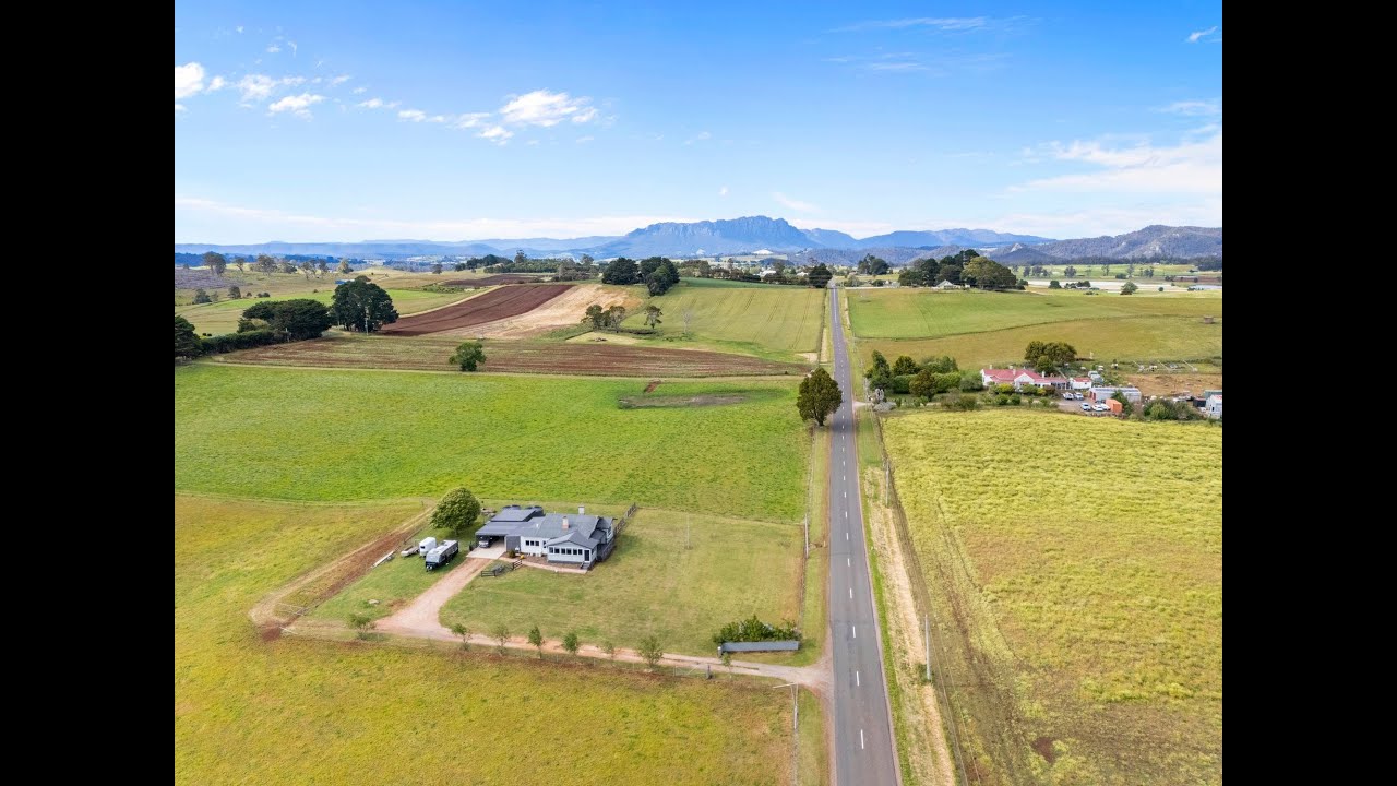 Roberts Real Estate Tasmania - 1207 Sheffield Road, Lower Barrington