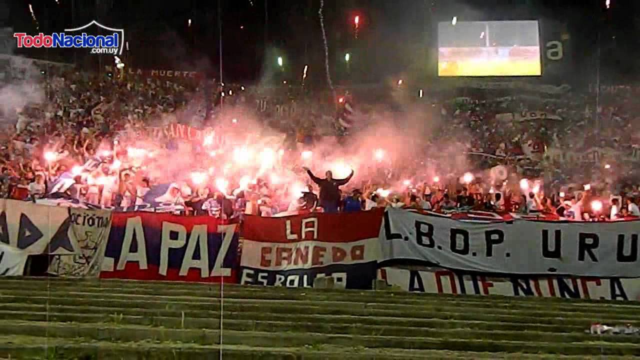 Recibimiento de la HINCHADA DE NACIONAL clásico copa comunicaciones 2012