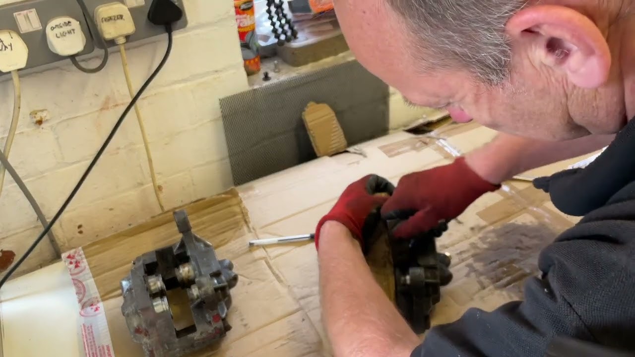 RX7 FC CAK82 Front caliper seized pistons and rebuild