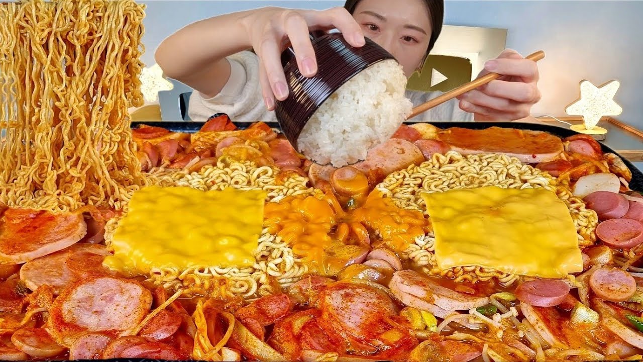 ASMR Xúc xích cay hầm Ramen MUKBANG | Mùa Budaejjigae đã trở lại (ง˙∇˙)ว