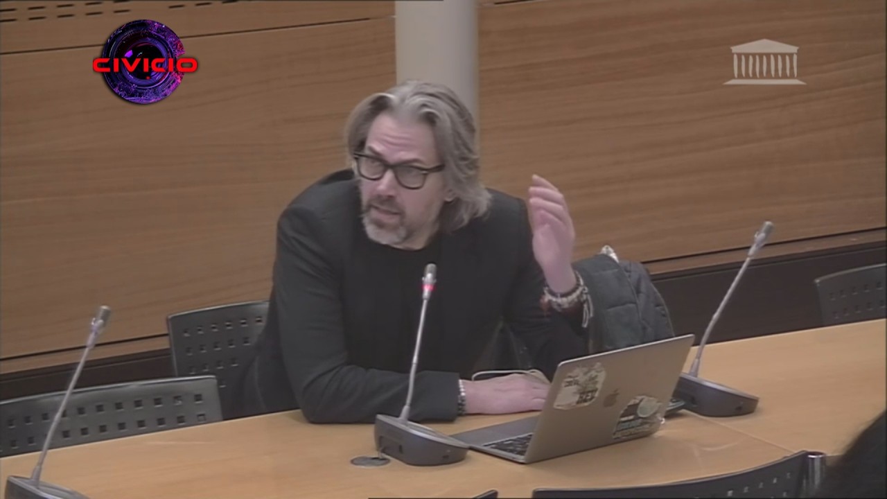 Caron met un coup de pression à Veil et Ernotte à 2 doigts d'en venir aux mains