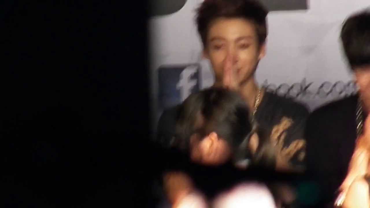 [HD] 131129 BTS Jungkook Hi-Touching with fans @ MBK