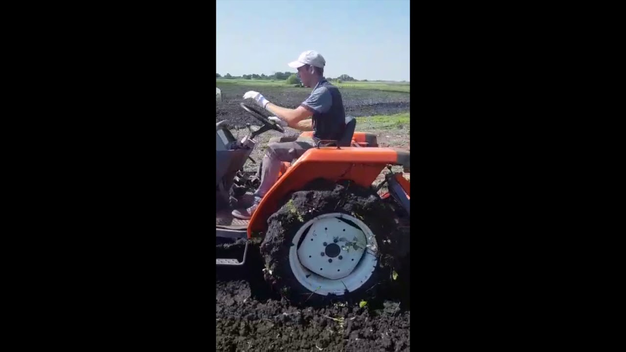 Трактор Kubota GL-21 в работе