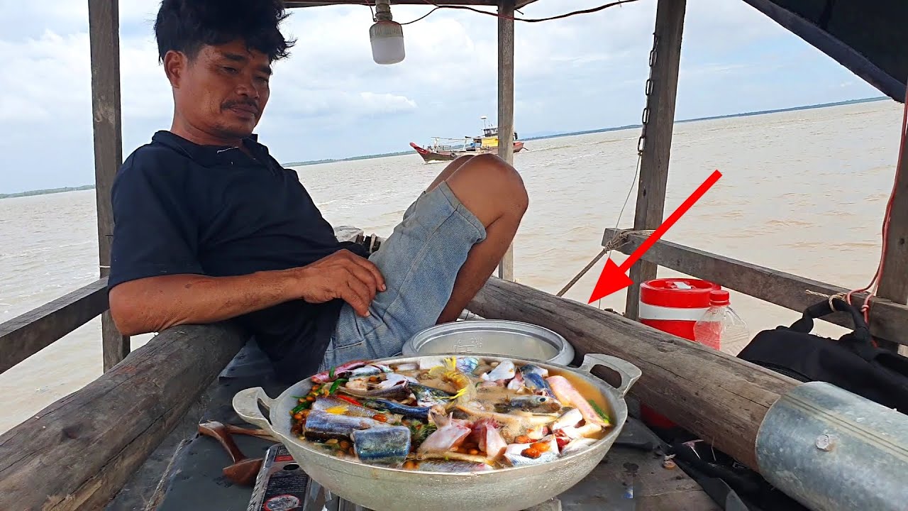 Cá kho Tương ''Tẩm Bổ'' Thuyền Trưởng sau khi bị Cá Đâm | Ngư Dân Miền Tây #188