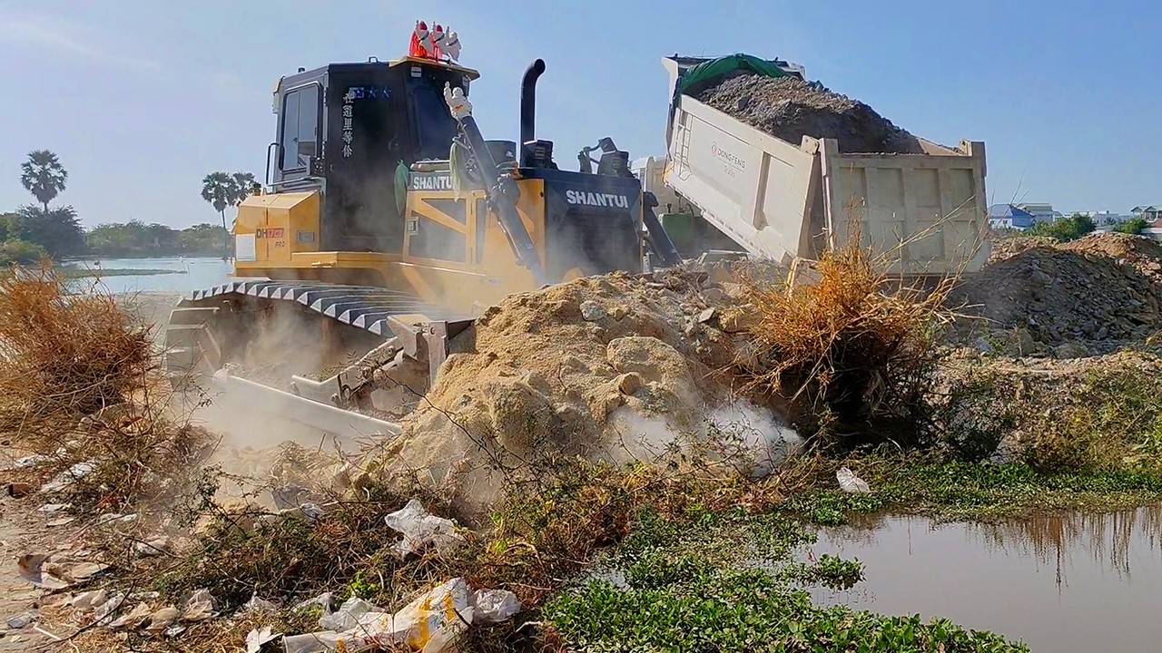 Today update start step 2 delete pit connect wall complete 100% by SHANTUI DH17 C3 with dump truck