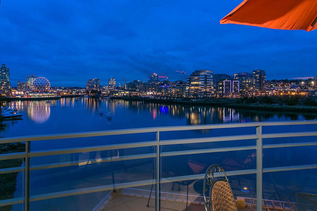 Yaletown 3 Bedroom Waterfront Condo For Sale at 600-9 Smithe Mews.