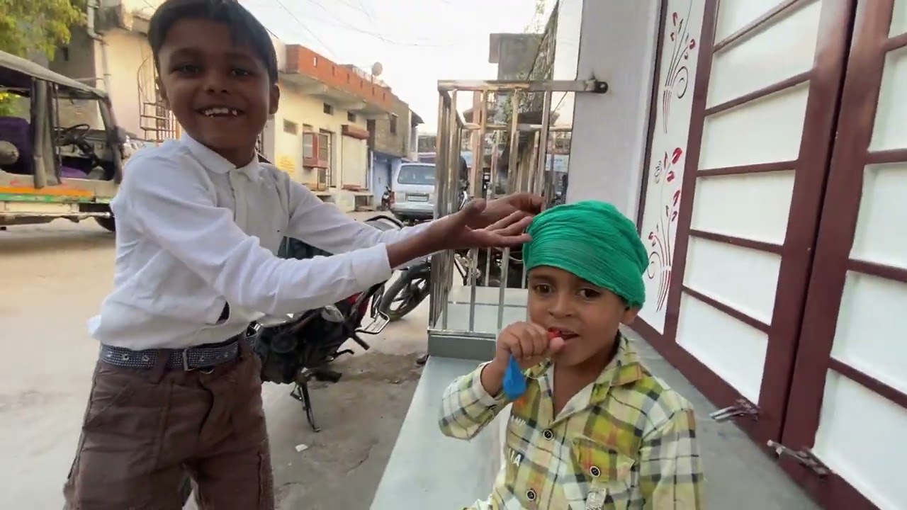 Sab Bachche Bol Rahe The – Hello Guys 😂