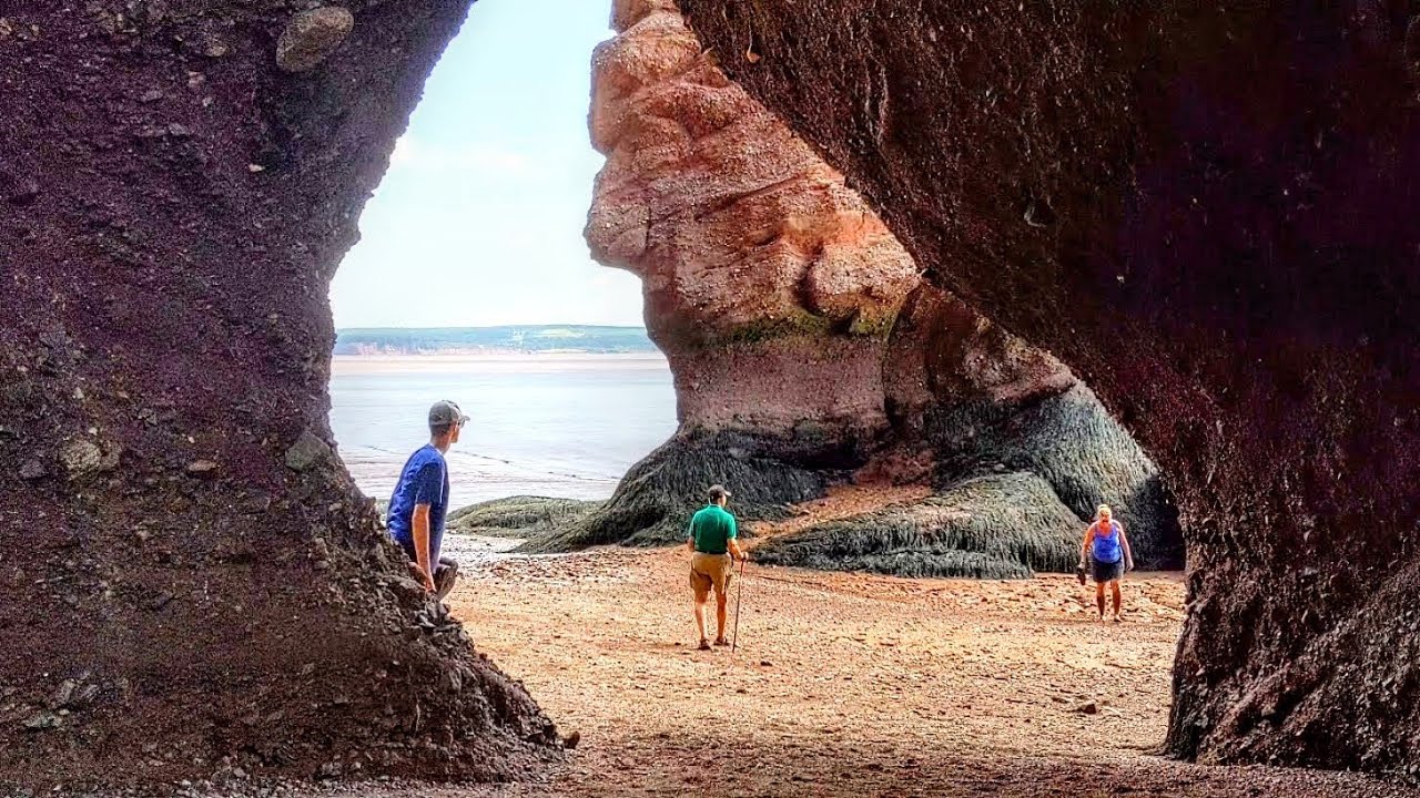 Hopewell Rocks Park - Low Tide and High Tide Comparison (Bay of Fundy in New Brunswick, Canada)