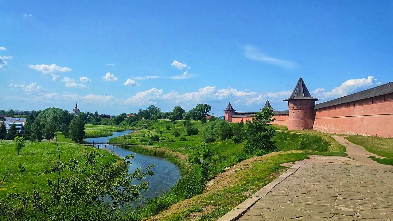Suzdal city: walking and browsing, out from popular paths