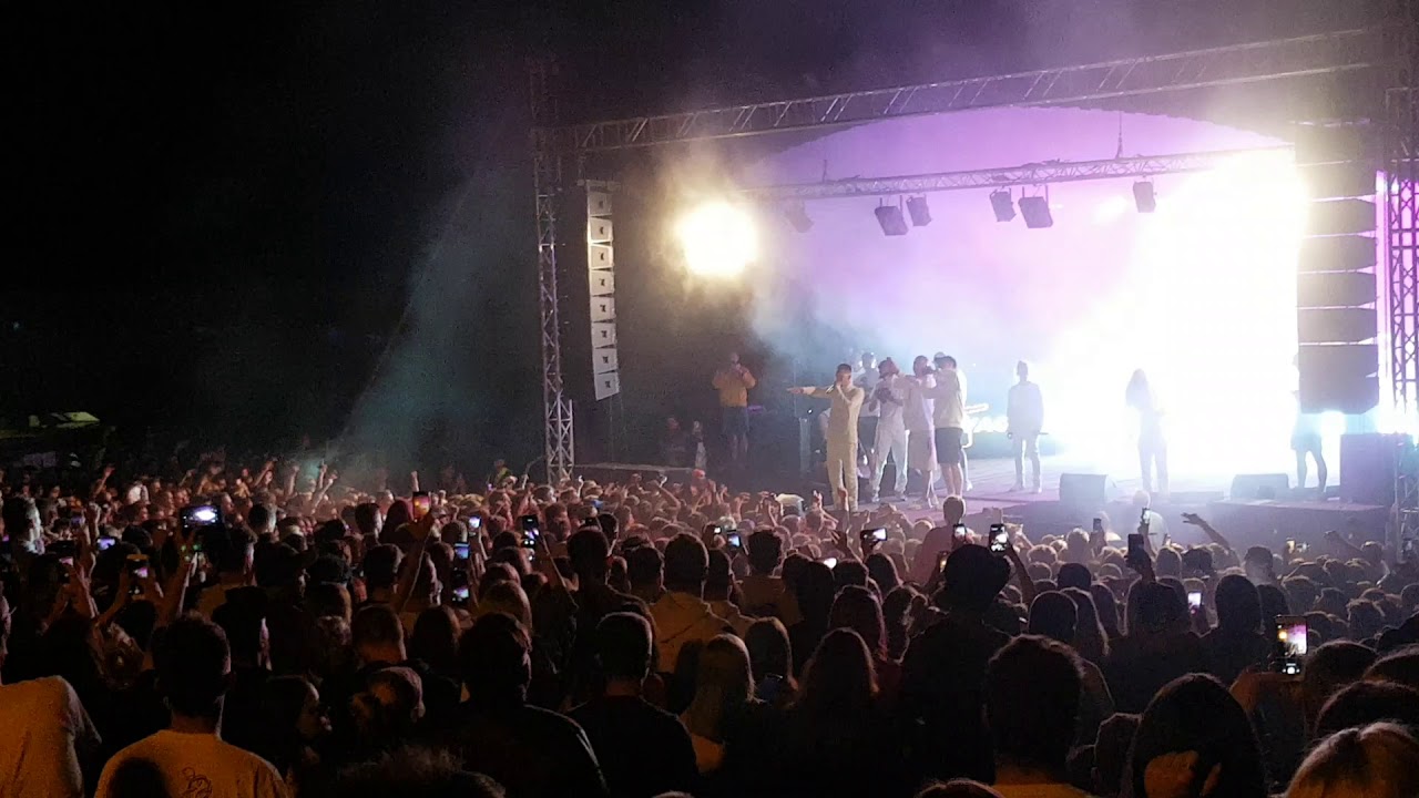 chillwagon mhhf żabson powalony przez ochroniarzy, ekipa wyrzuca mikrofony w scene i kończy koncert