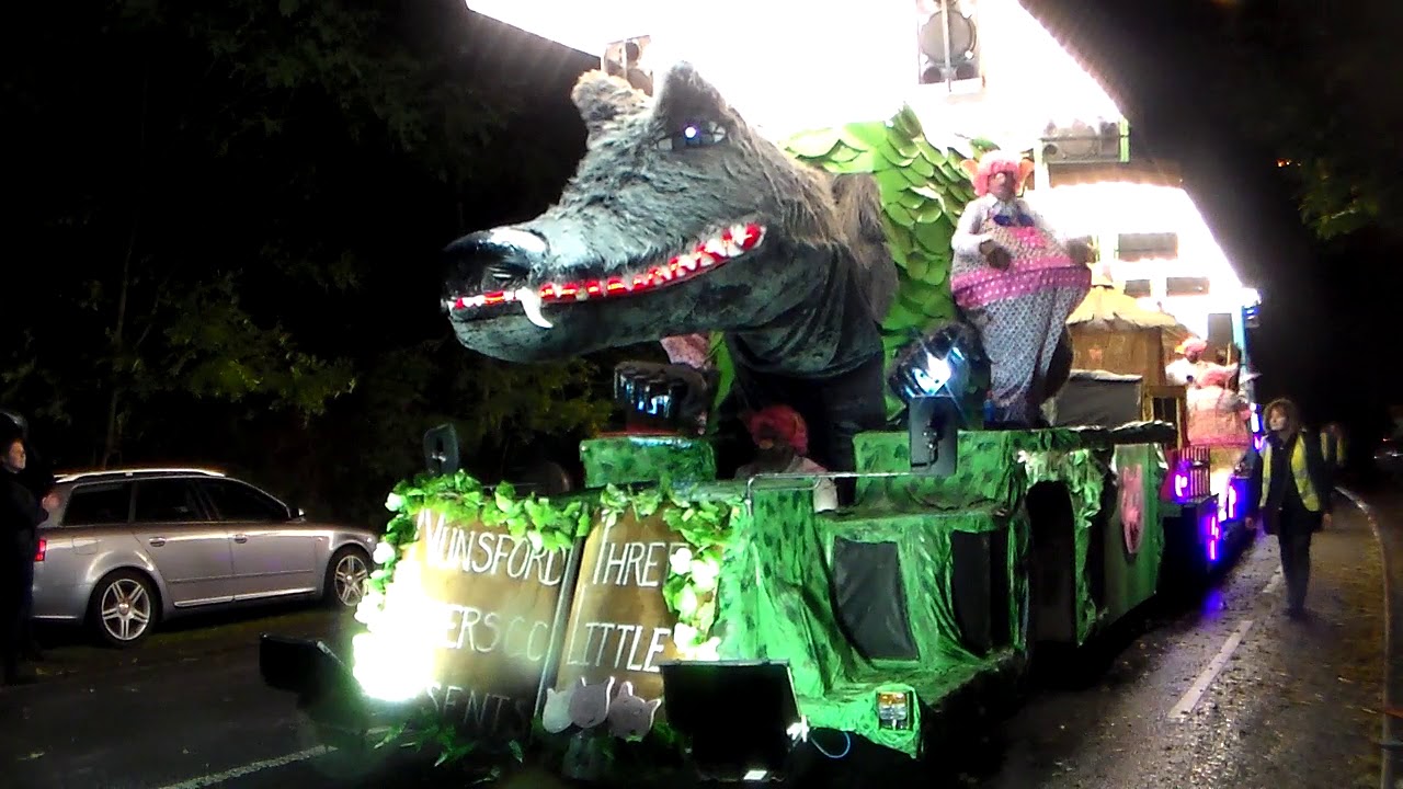 Wellington Carnival 2017 - Nunsford Nutters CC Three Little Pigs