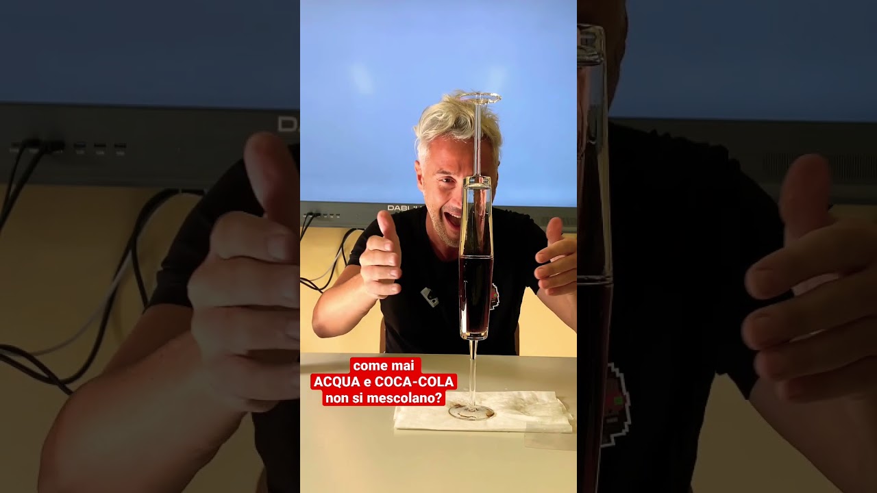 Ma perch&eacute; acqua e coca non si mescolano? Esperimento meraviglioso! #shorts