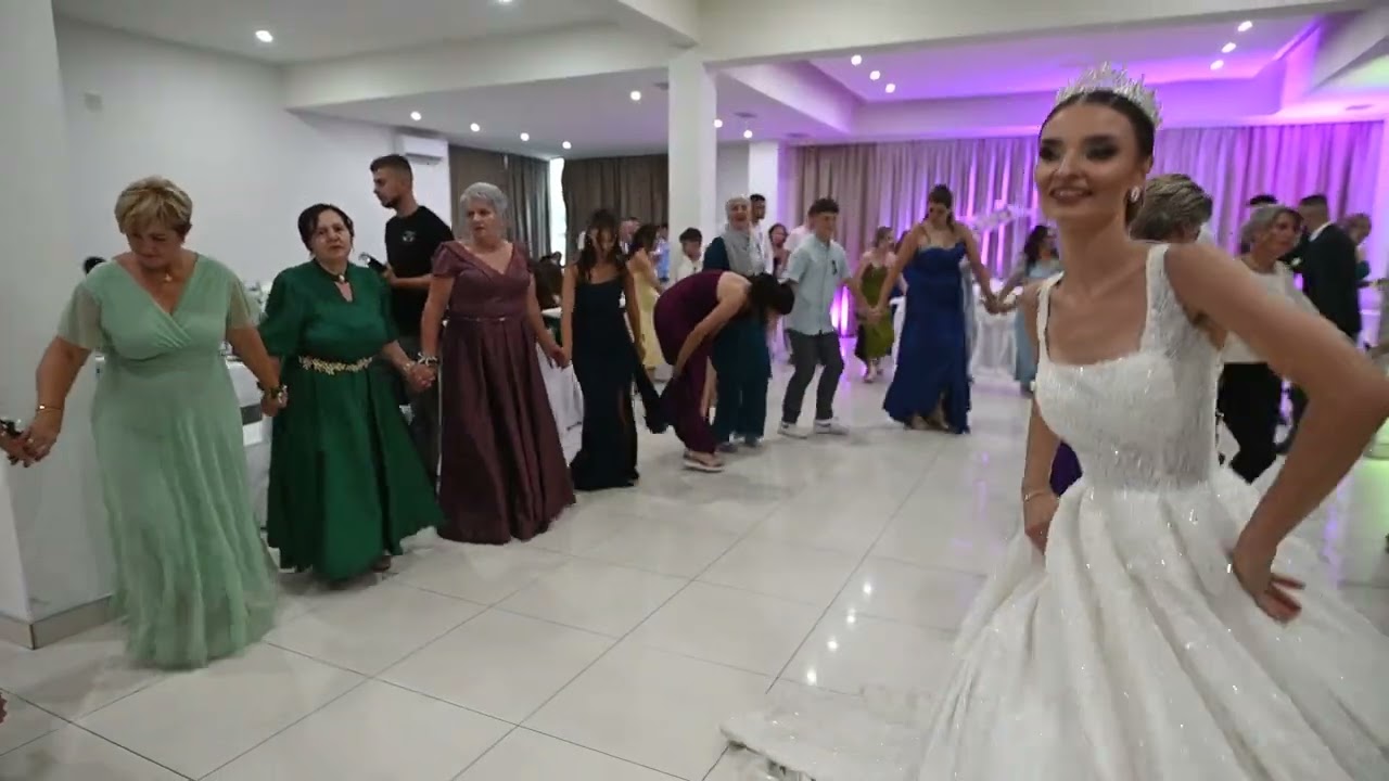 Najveselija mladenka zaigrala svadbeno kolo