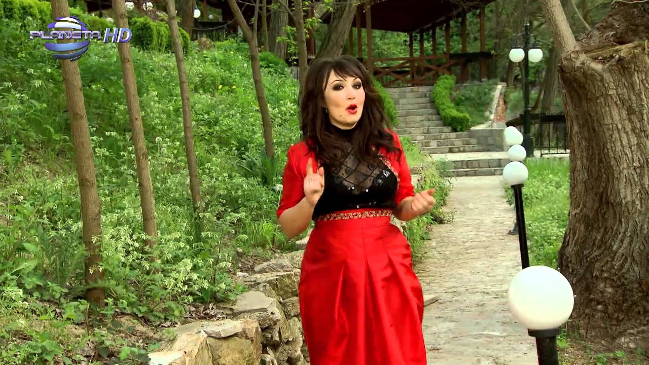 PEPI HRISTOZOVA - MOMICHE, BELO, TSARVENO / Пепи Христозова - Момиче, бело, цървено, 2013