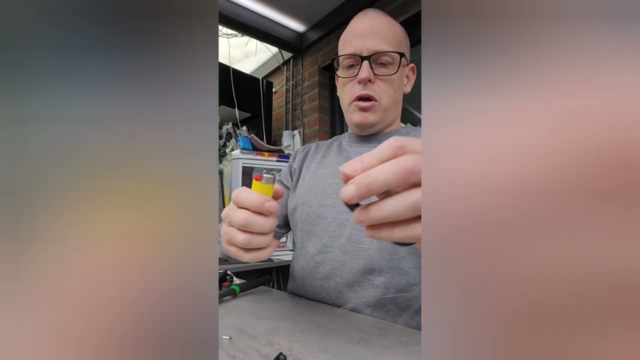 45. Hulpstuk om tegen de stroom te vissen bij onderwatermontages + hooflijn uit water te houden.