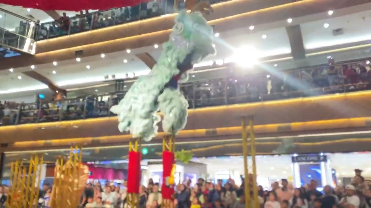 Nonton World Class Barongsai di PIM