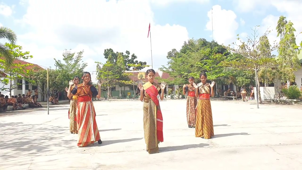 Tarian tortor Sitogol kelas 7.3 SMP Negeri 2 Sei Bamban