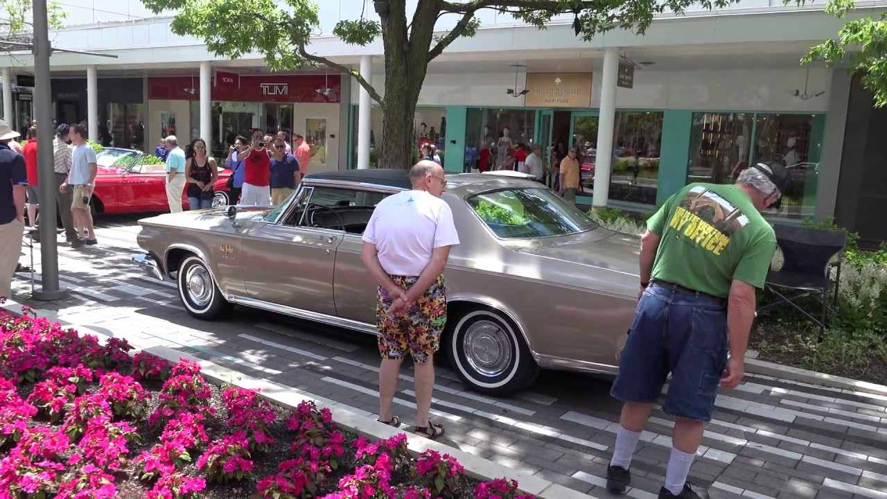 1964 New Yorker Salon - Oakbrook Father's Day Car Show - Classic Car Club of America