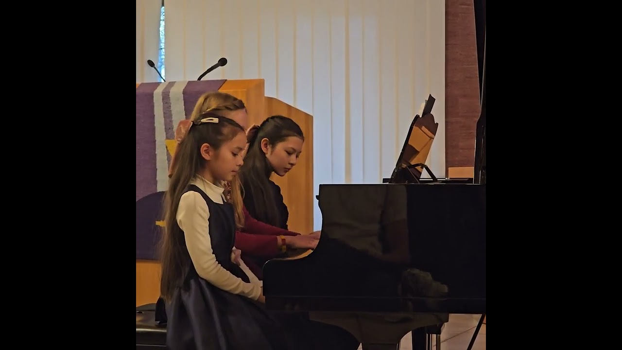 C. Gurlitt, Valse Noble Trio, 6 hands piano by Sophia (link), Laura (right) & Matilda their friend