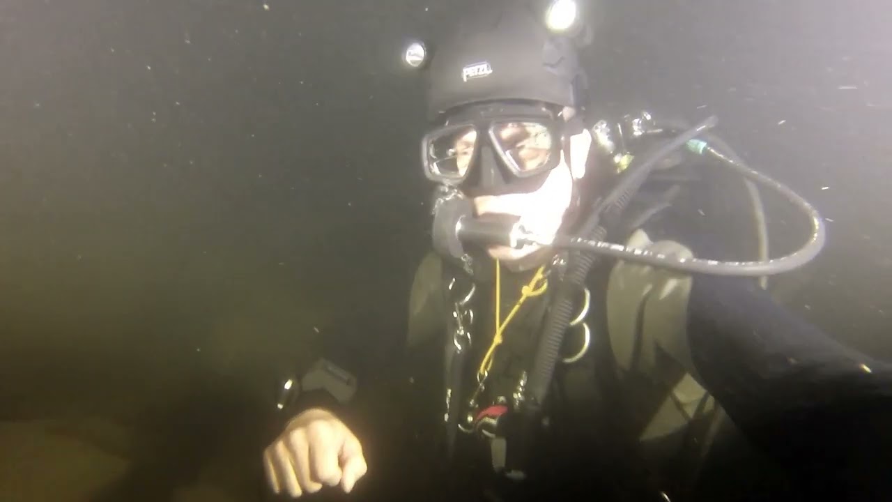 Plongée de nuit au milieu des silures dans le Jura
